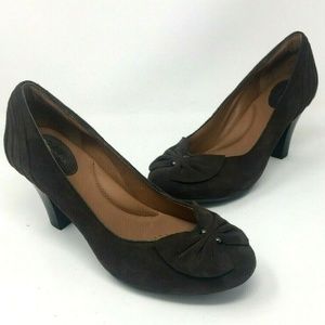 Clarks Artisan sz 7M Brown Suede Pumps w/Bow 3"